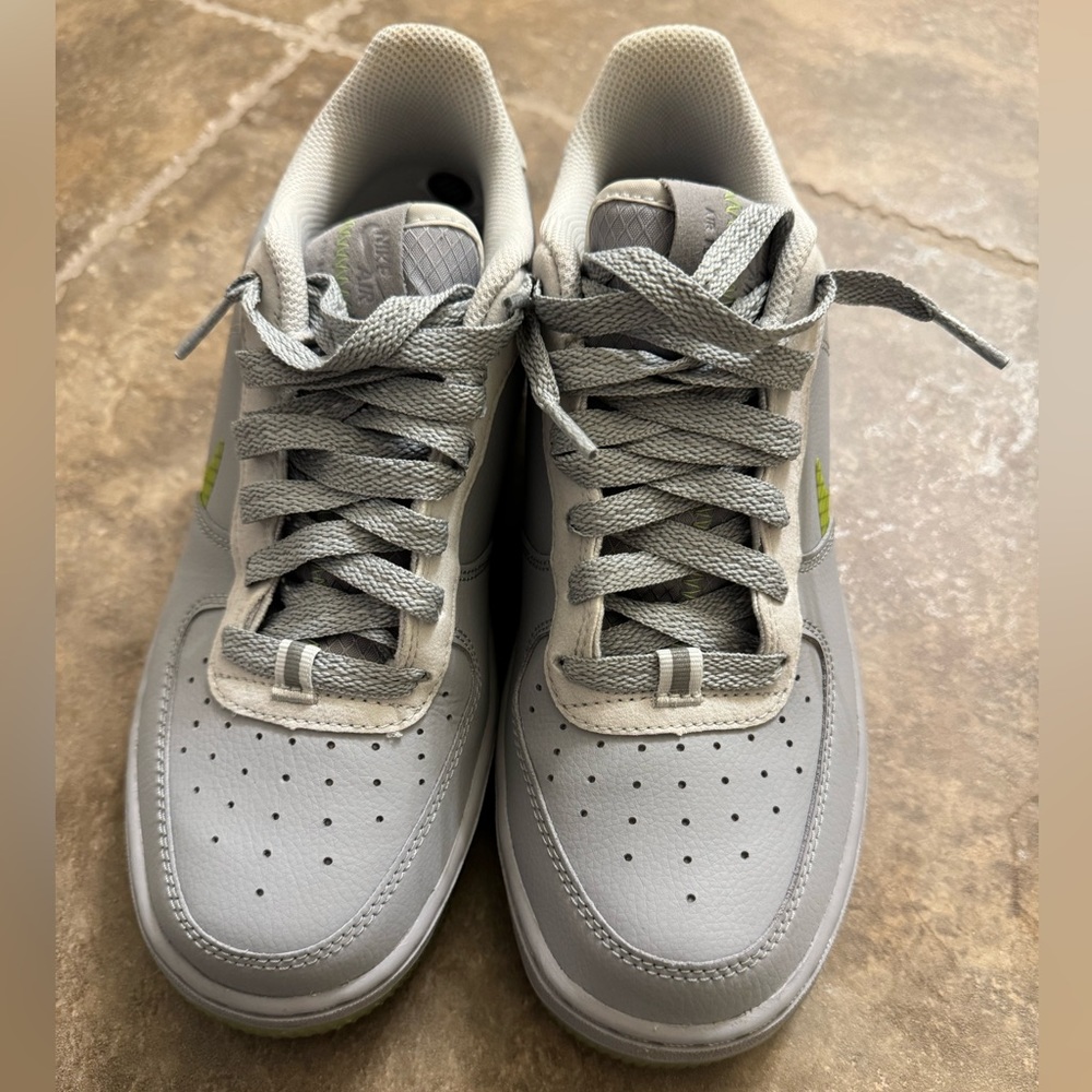 Nike Air Force 1 Low Volt Swoosh Youth 6.5 Gray Green
